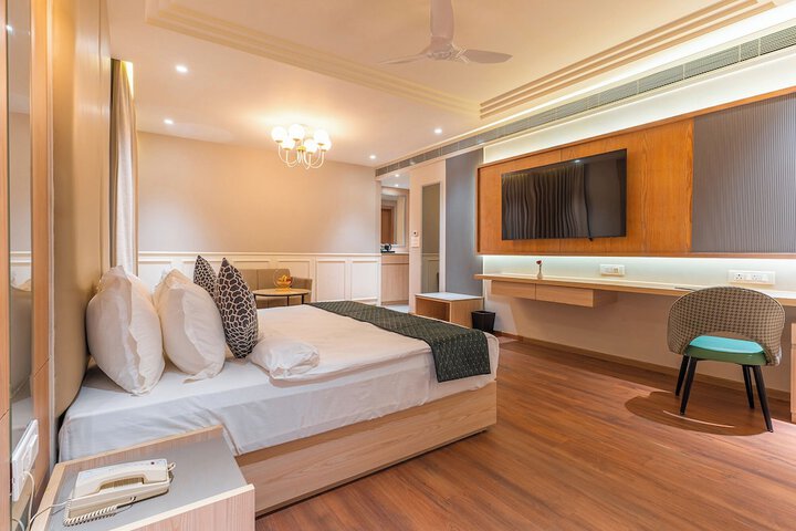 Room 28 of 61