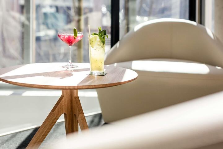 Lounge 80 of 100