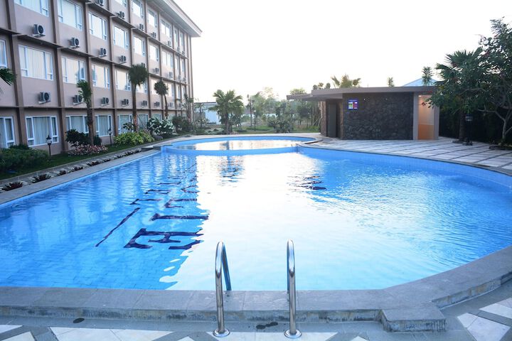Pool 15 of 30