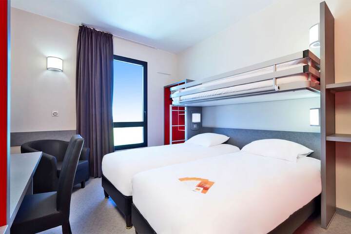 Room 10 of 38