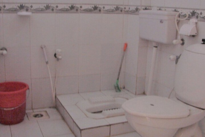 Room 4 of 10