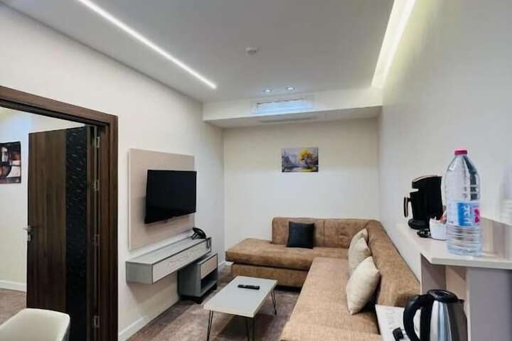 Room 14 of 28