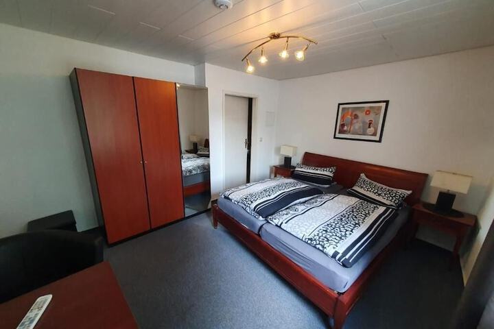Room 6 of 33