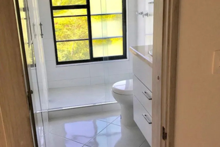 Room 9 of 18