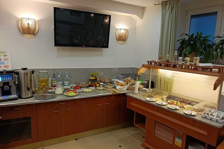 Dining 57 of 65