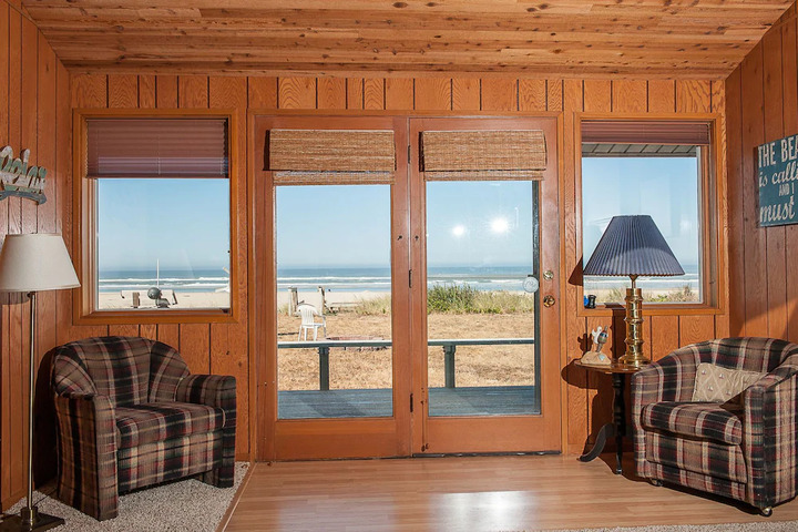 Exterior of PACIFIC REST 3 BR HOME BY REDAWNING