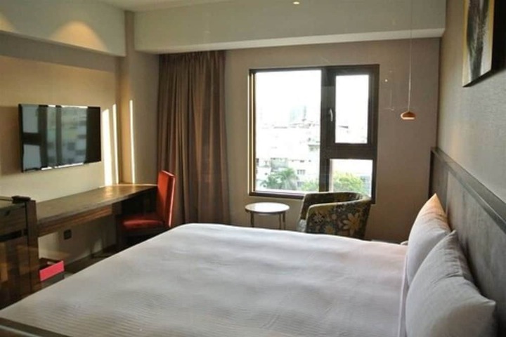 Room 16 of 48
