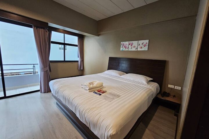 Room 14 of 32