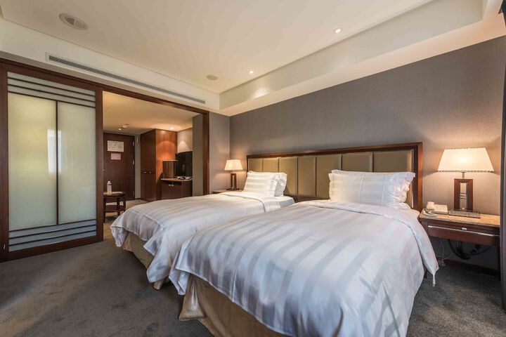 Room 10 of 81