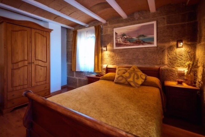 Room 10 of 32