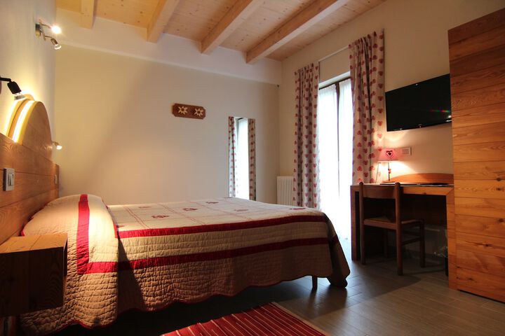 Room 3 of 61