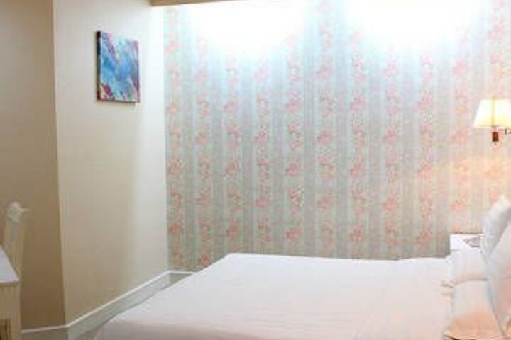 Room 2 of 7