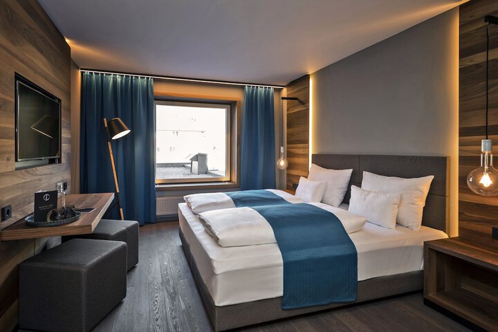 Room 14 of 100