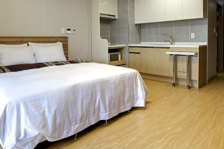 Room 30 of 48