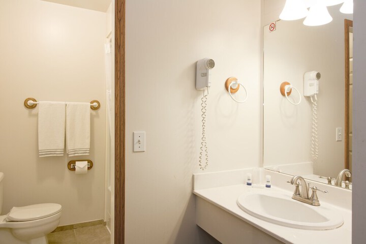 Room 9 of 25