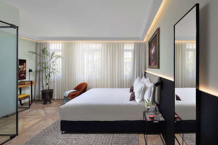 Room 13 of 25