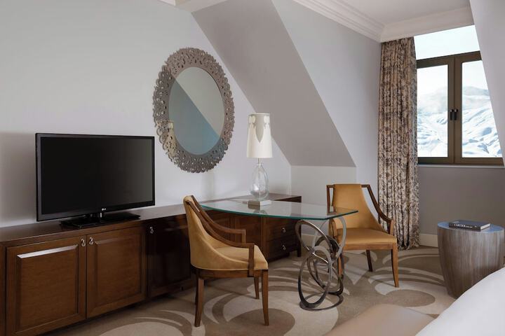 Room 14 of 216