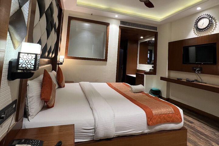 Room 11 of 26