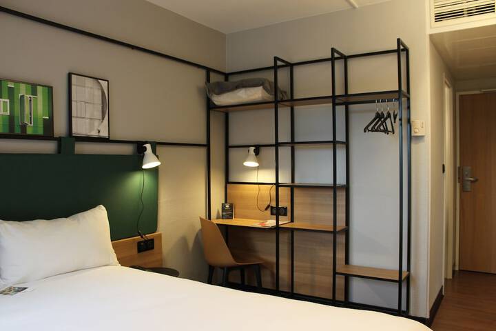 Room 9 of 62