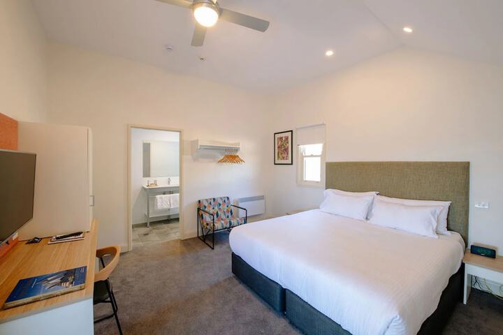 Room 14 of 190