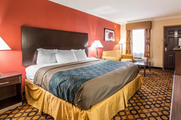 1 King Bed (4 of 14)