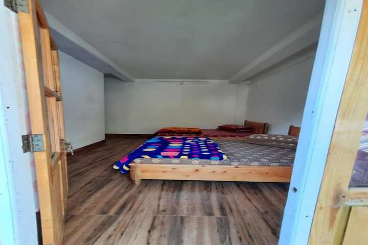 Room 1 of 5