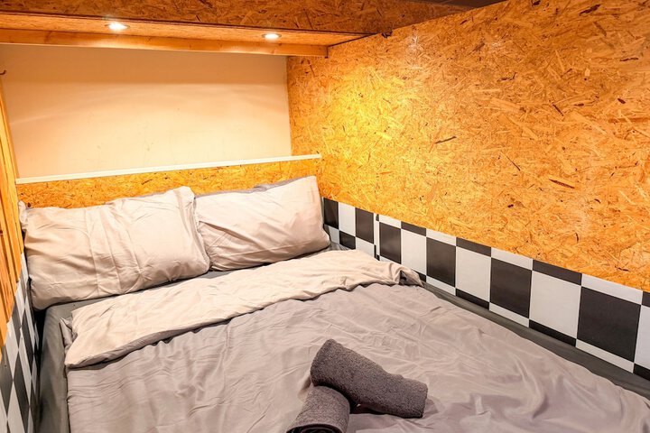 Room 13 of 60