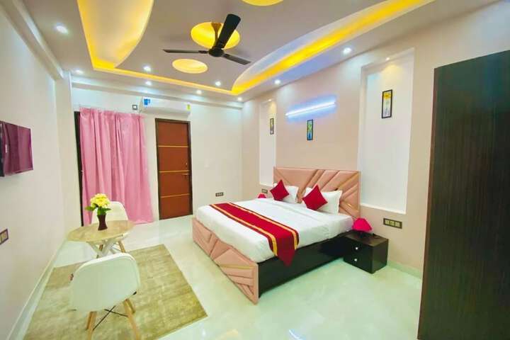 Room 5 of 10