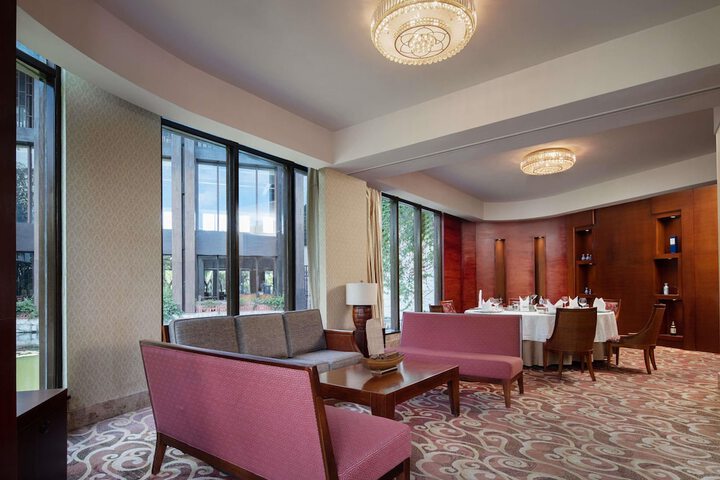 Dining 104 of 152