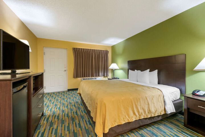 1 King Bed (15 of 19)