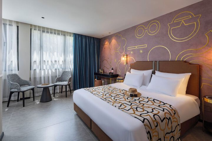 Iconic Hotel