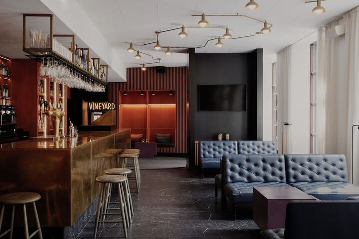 Entrance & Lobby