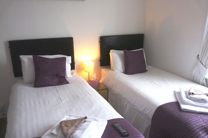 Room 32 of 84
