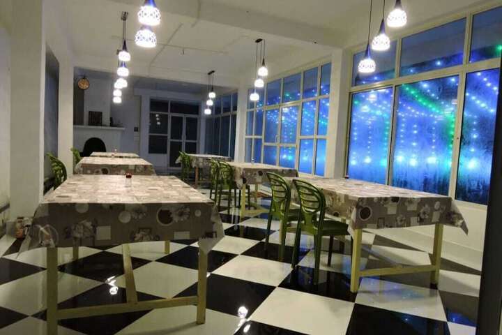 Dining 21 of 25