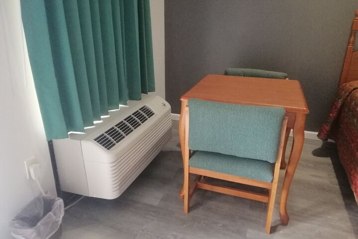 Room 13 of 22
