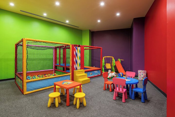 Room 74 of 98