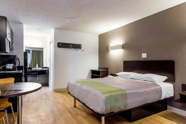 1 Queen Bed Kitchen (11 of 13)