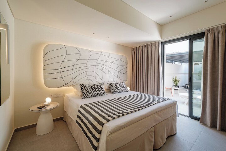 Room 6 of 27