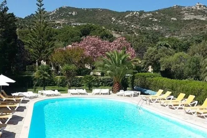 Pool 5 of 9