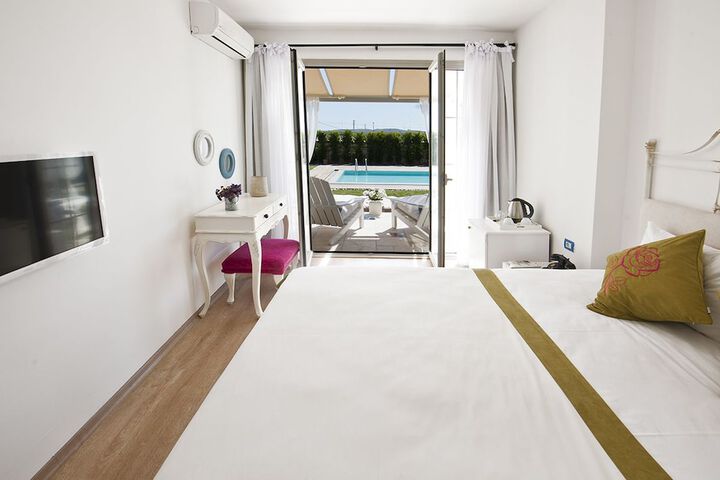 Room 2 of 39