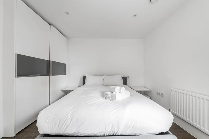 Room 5 of 11