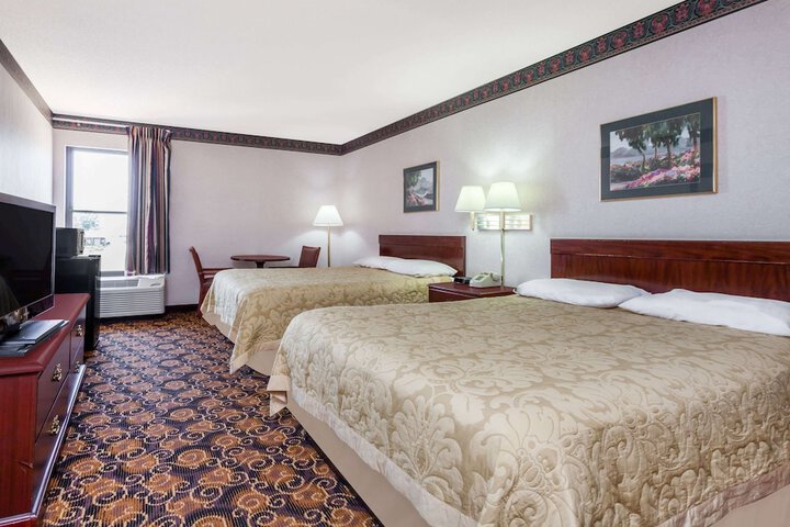 2 Queen Beds (6 of 6)