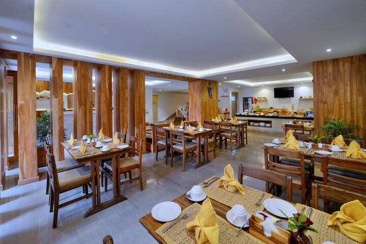 Dining 42 of 60