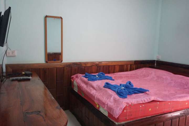 Room 12 of 38