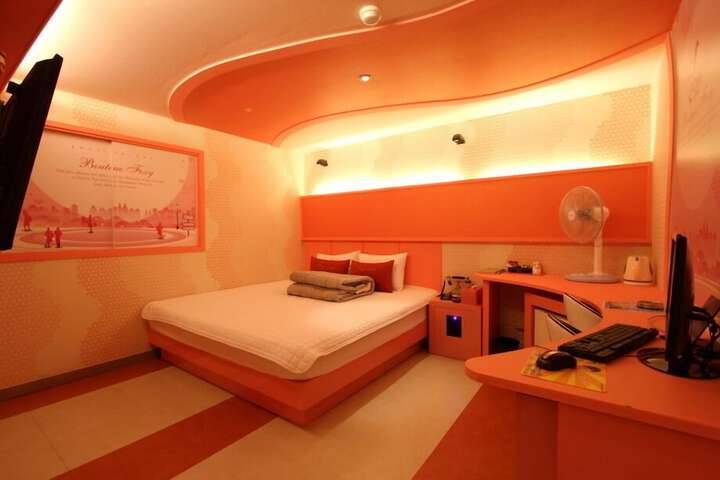 Room 42 of 59