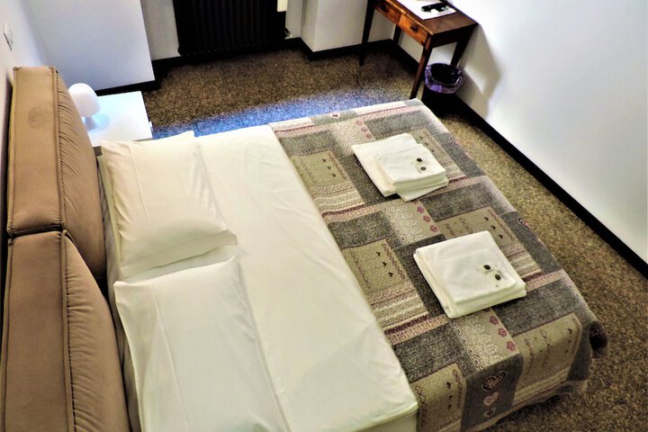 Room 11 of 26