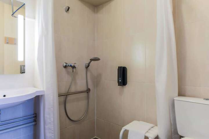 Room 17 of 23