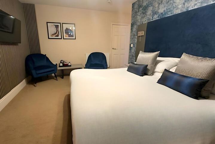 Room 32 of 146