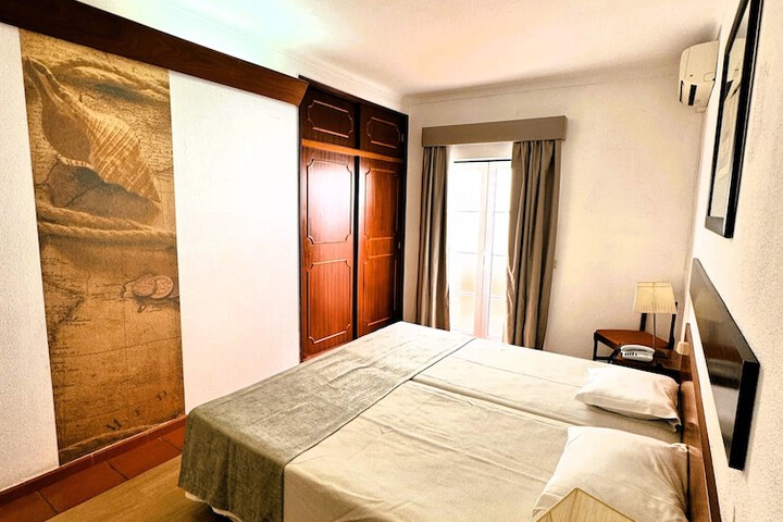 Room 15 of 28