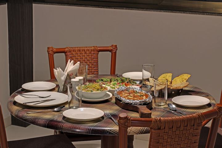Dining 40 of 67